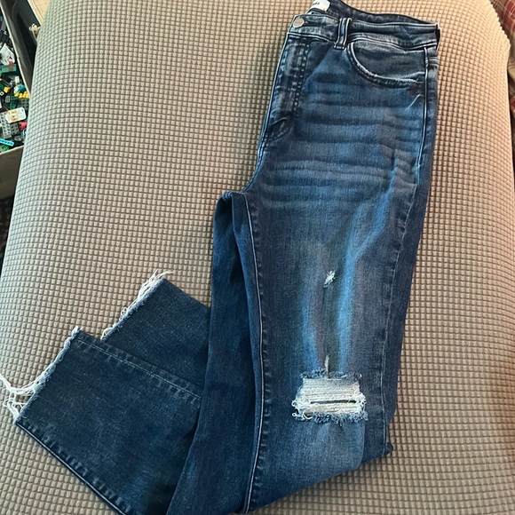 Ceros jagging. Dark wash. Frayed and distressed. Great condition. Size 29. - Picture 1 of 7